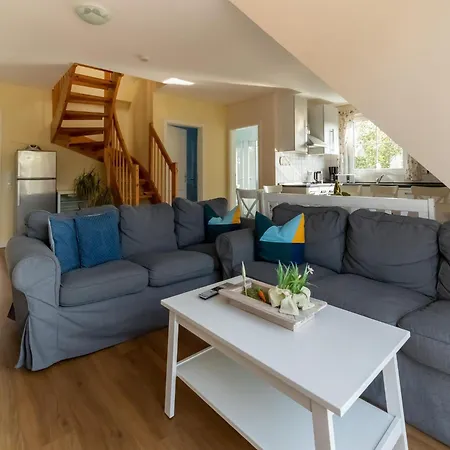 Апартаменты Cozy In With Garden *